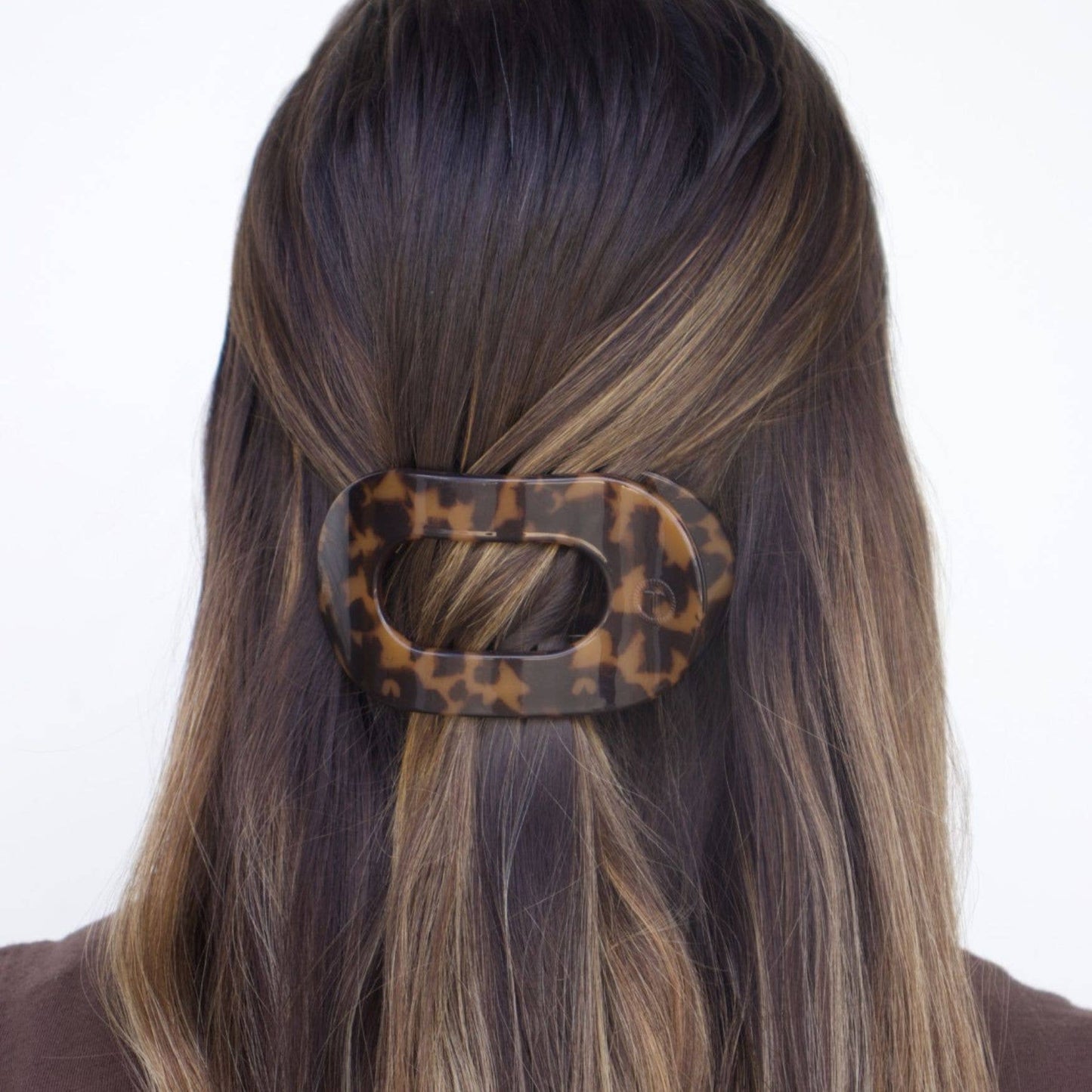 round flat hair clip | medium | tortoise